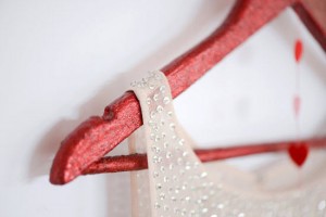 DIY-Glitter-Dress-Hanger
