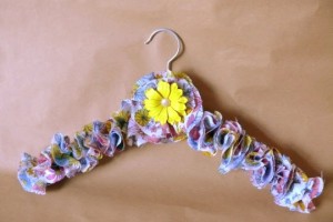DIY-Fabric-Flower-Hanger