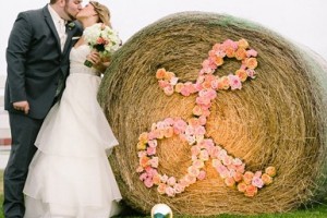 diy-monogram-hay-bale