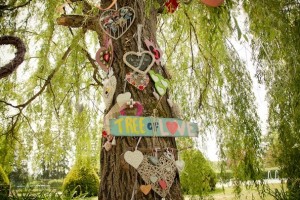 diy-guest-heart-tree