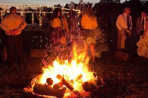 diy-reception-bonfire